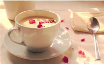 普洱玫瑰奶茶的做法步骤2