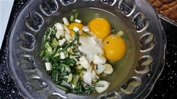 小蒜炒土鸡蛋的做法步骤2