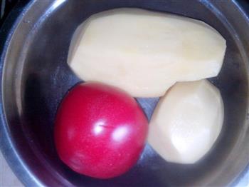 西红柿黄瓜炒土豆片的做法步骤1