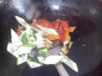 西红柿黄瓜炒土豆片的做法步骤9