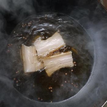 柳式青椒回锅肉的做法图解2
