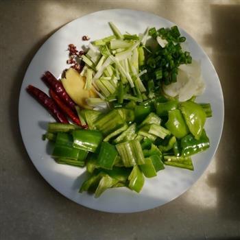 柳式青椒回锅肉的做法步骤3