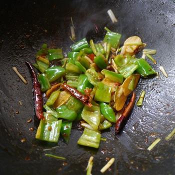 柳式青椒回锅肉的做法步骤7