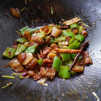 柳式青椒回锅肉的做法步骤8