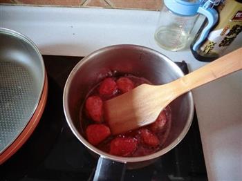 草莓布丁的做法步骤1