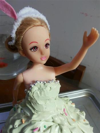 芭比公主生日蛋糕的做法步骤8