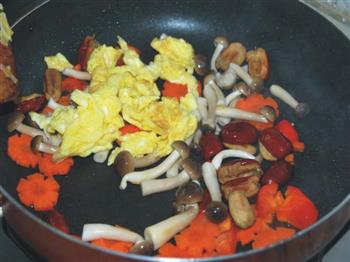 红枣蟹味菇鸡蛋伴苦瓜的做法图解10