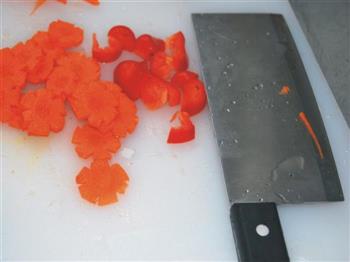 红枣蟹味菇鸡蛋伴苦瓜的做法图解5