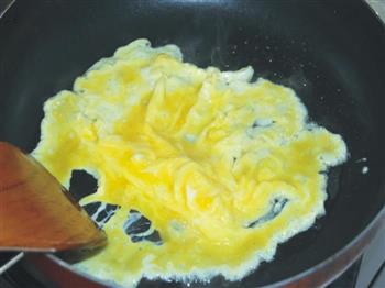 红枣蟹味菇鸡蛋伴苦瓜的做法图解8