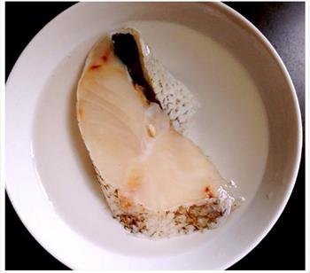 新手也能做的香煎银鳕鱼的做法步骤1