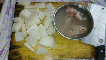 猪骨白萝卜汤的做法步骤2