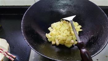 土豆炖鸡的做法步骤3