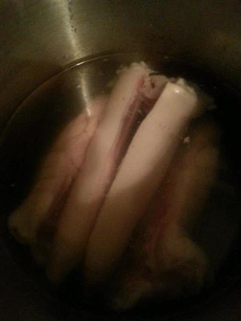 干笋豆芽炖猪蹄煲的做法步骤1