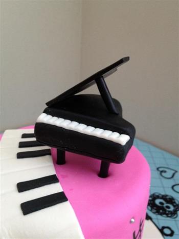 钢琴翻糖蛋糕的做法图解9