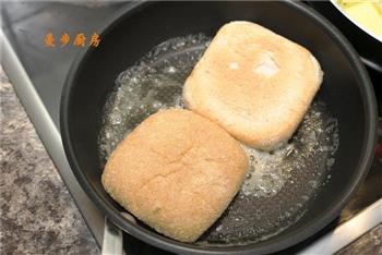 快手早餐-烟熏三文鱼鸡蛋三明治的做法步骤3