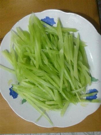 韭菜炒莴笋的做法步骤2