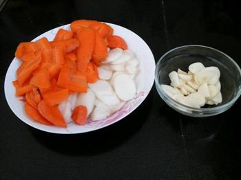 清炒山药胡萝卜的做法步骤1