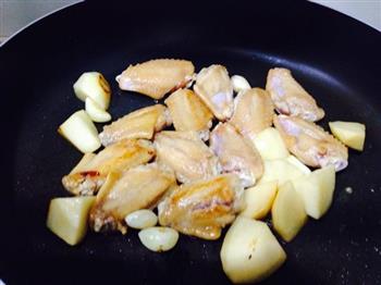土豆煎鸡翅的做法步骤4