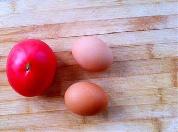 西红柿炒鸡蛋的做法图解1
