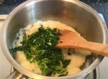 荠菜土豆泥的做法步骤6