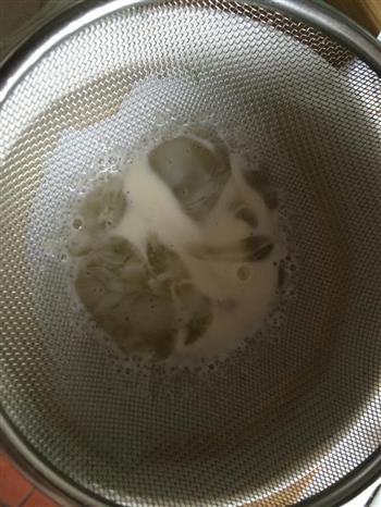 牛奶炖蛋的做法步骤2