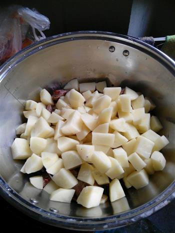 土豆炖牛肉的做法步骤5