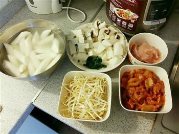 韩国泡菜年糕锅的做法步骤1