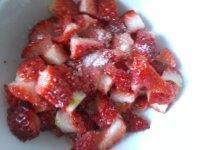 自制草莓酸奶的做法步骤1