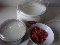 自制草莓酸奶的做法步骤2