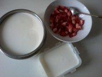 自制草莓酸奶的做法步骤4