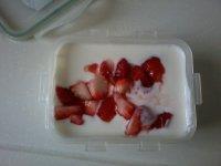 自制草莓酸奶的做法步骤5