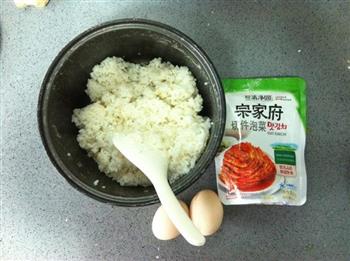 辣白菜炒饭的做法步骤1
