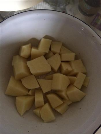 土豆蒸排骨的做法步骤3