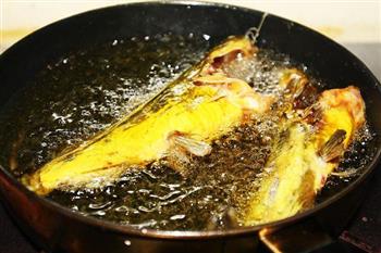 菜男干烧黄骨鱼的做法步骤1