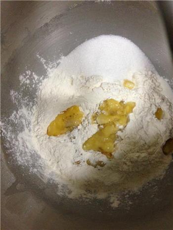 香蕉牛奶面包的做法步骤1