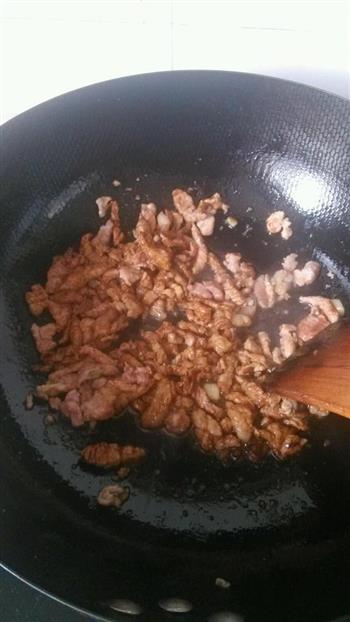 尖椒炒肉丝的做法步骤2