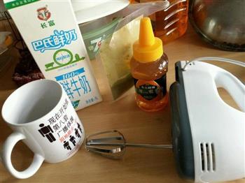 家庭版美味抹茶拿铁的做法步骤2