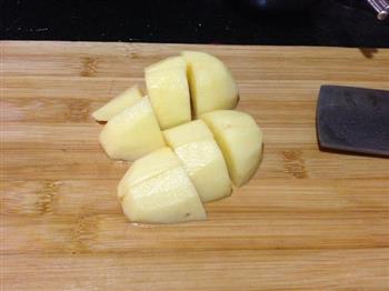 胡萝卜土豆烧肉的做法步骤1