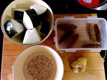 冬瓜薏米海参老鸭汤的做法图解1