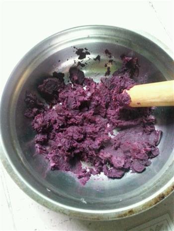 紫色的诱惑--紫薯花卷的做法步骤1