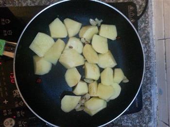 土豆烧豆腐的做法步骤3