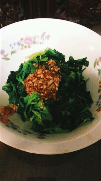 芹菜两吃-芹菜虾仁酸汤水饺，蒜泥芹菜叶的做法步骤7