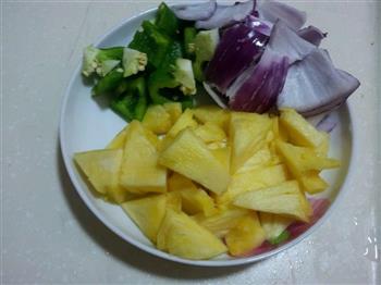 菠萝咕噜肉的做法步骤2