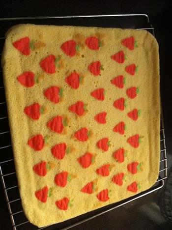 可爱草莓蛋糕卷的做法步骤4