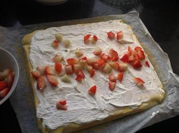 可爱草莓蛋糕卷的做法步骤5