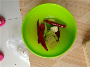 白菜炖粉条的做法图解2