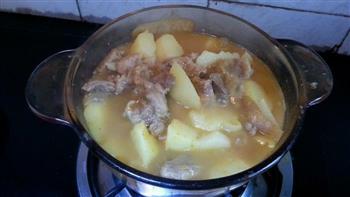 咖喱牛腩土豆煲的做法步骤1