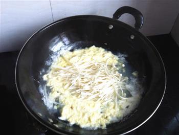 金针菇紫菜蛋汤的做法步骤5