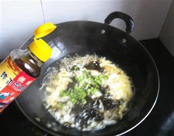 金针菇紫菜蛋汤的做法步骤8