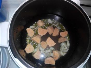 绿豆薏米百合红薯粥的做法步骤1